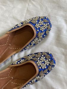 Blue Embellished Juttis