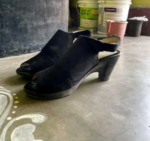 Khadims Heels