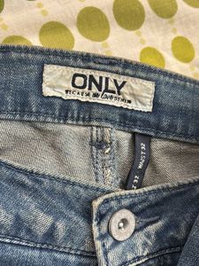 Ripped &amp; Distressed Jeans