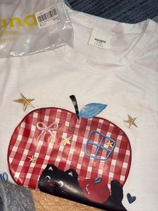Savana Graphic Tee - Apple &amp; Cats - Size M