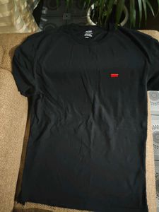 Black Levi's T-Shirt Brand New
