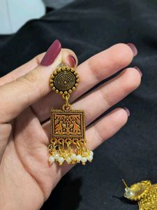 Vintage Style Gold Jhumka Earrings