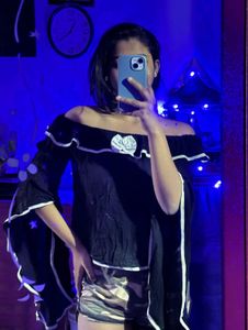 Off-the-shoulder top