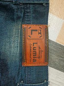 Distressed Cropped Jeans