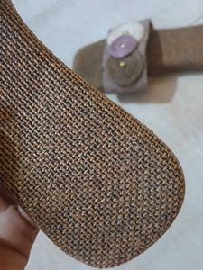 trending flipflop having threadworm on it.