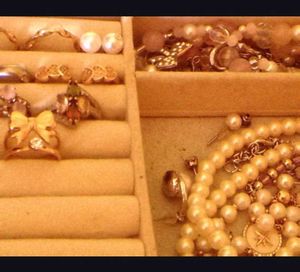 ESTAILO Bow Ring with Gem