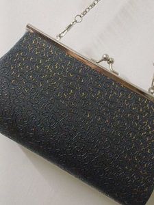 Evening Clutch Black &amp;Gold textured