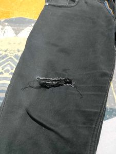Men&#39;s Black Cotton Jeans (Ripped Pattern)