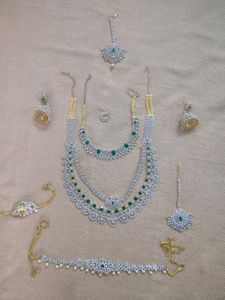 Emerald Jewellery Set