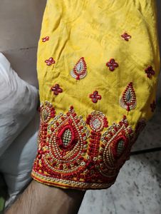 Women&#39;s Yellow Embroidered Kurta