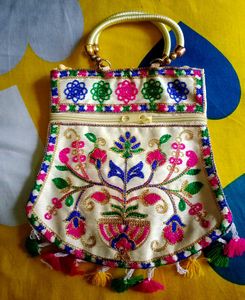 Colorful embroidered sling bag 👜