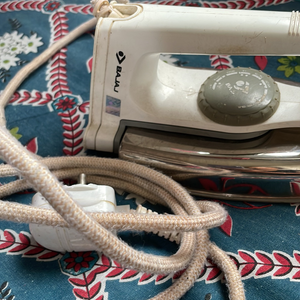 Perfectly good condition bajaj iron🧚🏻‍♂️🧚🏻‍♂️