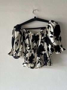 Floral Puff Sleeve Top🤍