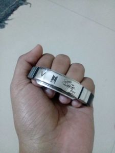 V Bracelet
