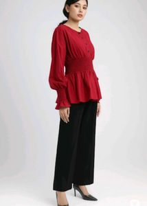 ❤️ Flattering Red Peplum Top! ❤️