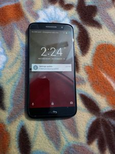 Motorola Ka Mobile Hai 4g,,Pura Phone Saf Hai, Original Display Hai,Ram 3gb Or Rom 32gb Hai ,Bus Iski Battery Dalwani Padegi Apko,