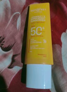 Dot And Key VitaminC Sunscreen+VitaminC Face Wash
