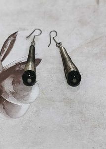 Hanging earrings, black