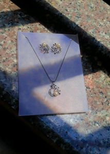 Pendent Set