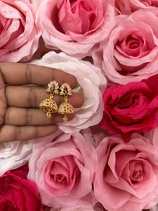 Elegant Gold Jhumka Earrings