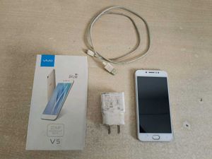 Vivo V5. (with original charger, cover and box)