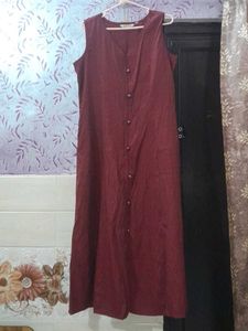 Elegant Maroon Sleeveless Kurti by Avaasa-worn1nce