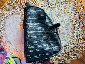 Chic Black Handbag