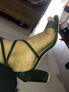 black heels gud condition