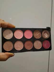 Eye Shadow Pallette With Highlighters