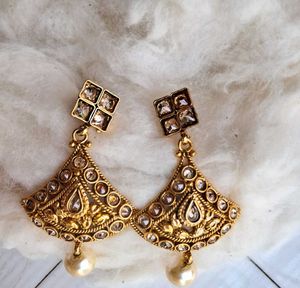 Gold-toned choker with earrings and headpiece