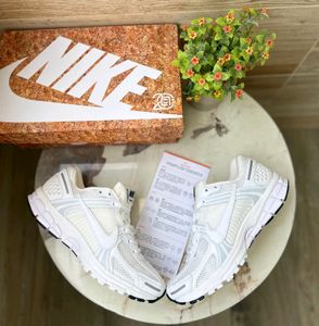 NIKE ZOOM VOMERO 5 ❤️