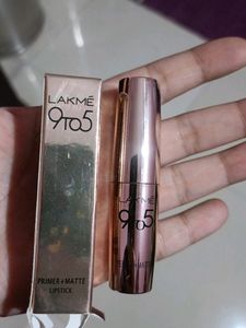 Red Colour Lakmi 9 To 5 Lipstik