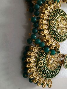 Earrings With Mag Tikka