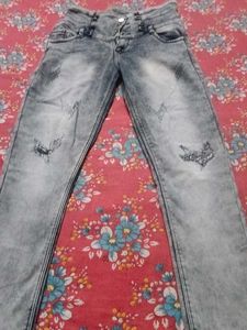 Distressed High-Waisted Jeans with 4 button