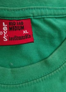 Levi&#39;s Tshirt green