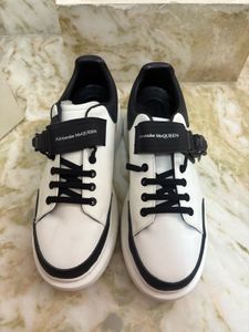 Brandnew Alexander McQueen