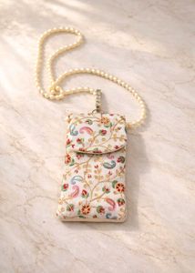 mobile pouch for women