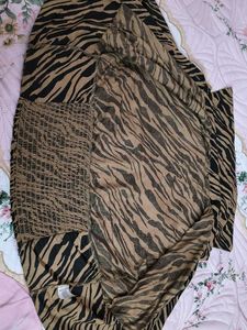 SAVANA..💝💖Animal Print Button-Down Top