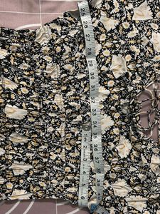 Zudio Crop Top Golden Morif Design Detail
