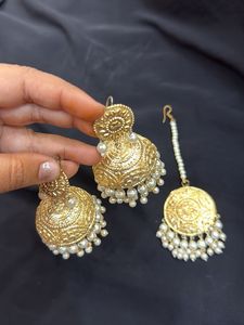 Golden Jhumka Earrings Set