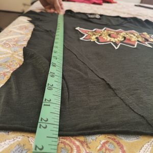 Graphic Tee deep green with sequin size s