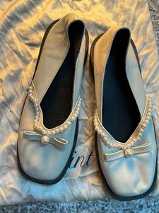 Vintage pearl Flat