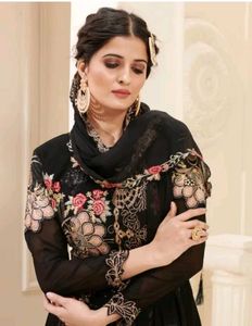 Elegant Purple Embroidered Pakistani Suit And Dupa