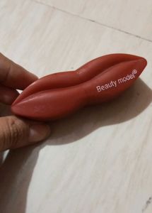 WARM RED LIPSTICK