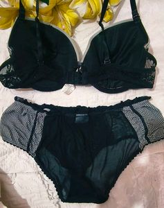 Lace Detail Bra With Beautiful Penty