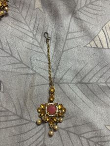 Its A Jewellery Set With Earrings And Mang Tikka