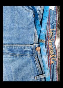 Blue Levi&#39;s Denim Jeans