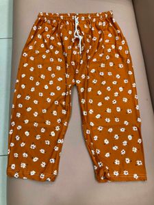 Floral Print Capri Pants