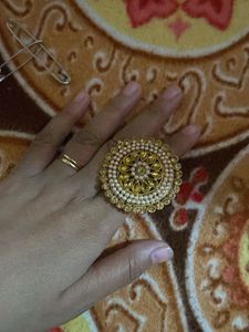 Golden Kunden Stone With Peals Ring See