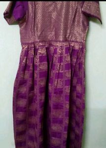 Ethnic gown with lining